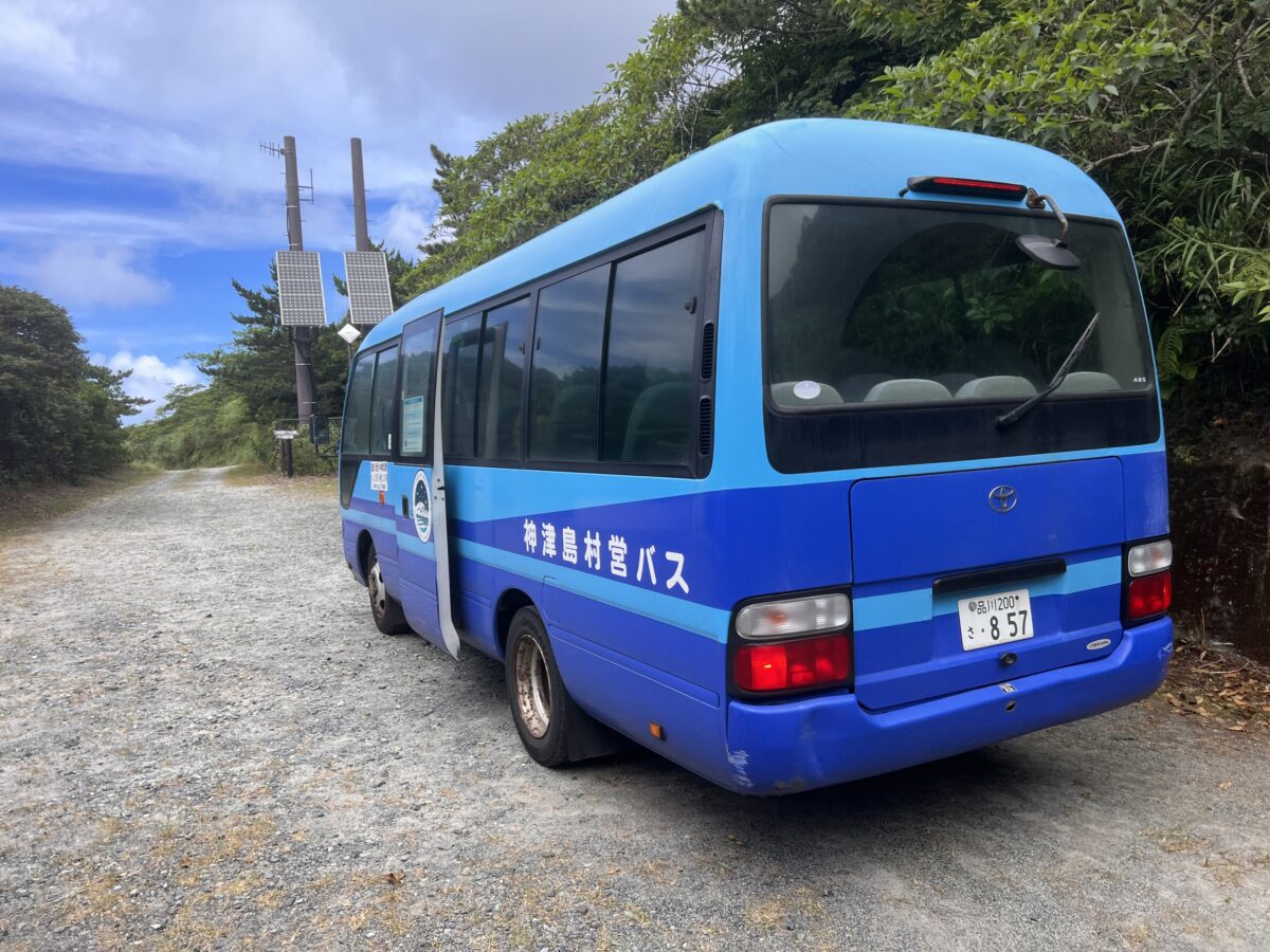 神津島天上山６合目までのバス